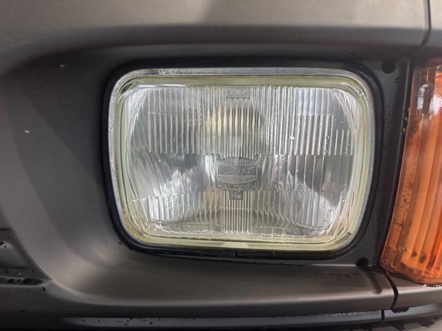 バネットバン サンドベージュ全塗装 4WD 角目ヘッドライト ディーゼル車両 MAXXIS新品ブロックタイヤ 前後バンパーマッドブラック塗装 スチールホイールマッドブラック塗装 オレンジコーナーレンズ(44枚目)