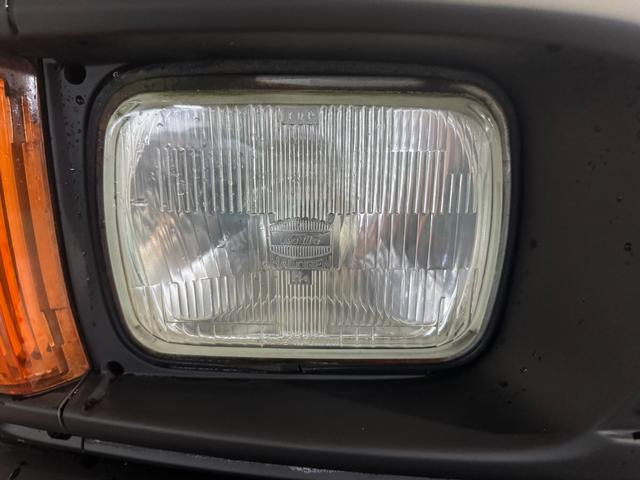 バネットバン サンドベージュ全塗装 4WD 角目ヘッドライト ディーゼル車両 MAXXIS新品ブロックタイヤ 前後バンパーマッドブラック塗装 スチールホイールマッドブラック塗装 オレンジコーナーレンズ(47枚目)