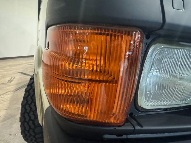 バネットバン サンドベージュ全塗装 4WD 角目ヘッドライト ディーゼル車両 MAXXIS新品ブロックタイヤ 前後バンパーマッドブラック塗装 スチールホイールマッドブラック塗装 オレンジコーナーレンズ(48枚目)