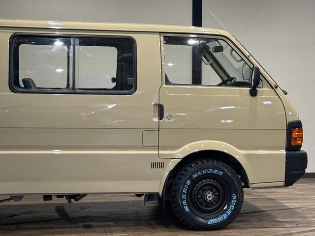 バネットバン サンドベージュ全塗装 4WD 角目ヘッドライト ディーゼル車両 MAXXIS新品ブロックタイヤ 前後バンパーマッドブラック塗装 スチールホイールマッドブラック塗装 オレンジコーナーレンズ(58枚目)