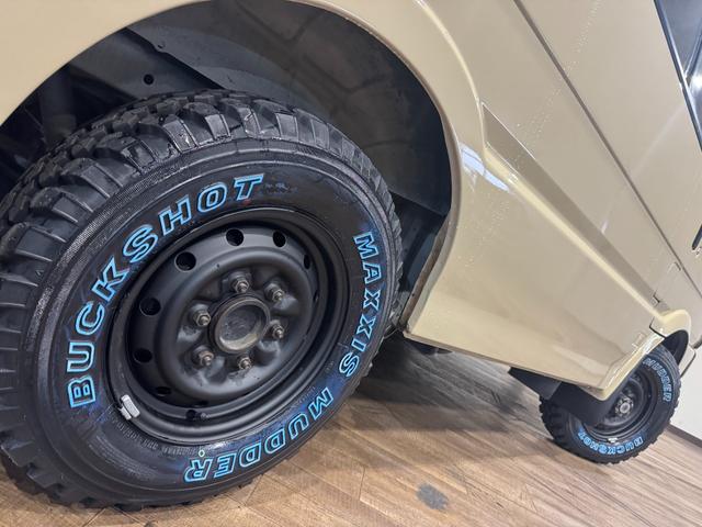 バネットバン サンドベージュ全塗装 4WD 角目ヘッドライト ディーゼル車両 MAXXIS新品ブロックタイヤ 前後バンパーマッドブラック塗装 スチールホイールマッドブラック塗装 オレンジコーナーレンズ(59枚目)