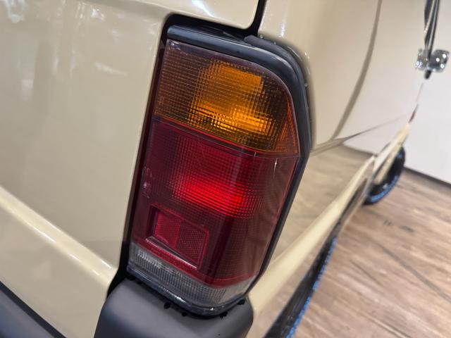 バネットバン サンドベージュ全塗装 4WD 角目ヘッドライト ディーゼル車両 MAXXIS新品ブロックタイヤ 前後バンパーマッドブラック塗装 スチールホイールマッドブラック塗装 オレンジコーナーレンズ(65枚目)