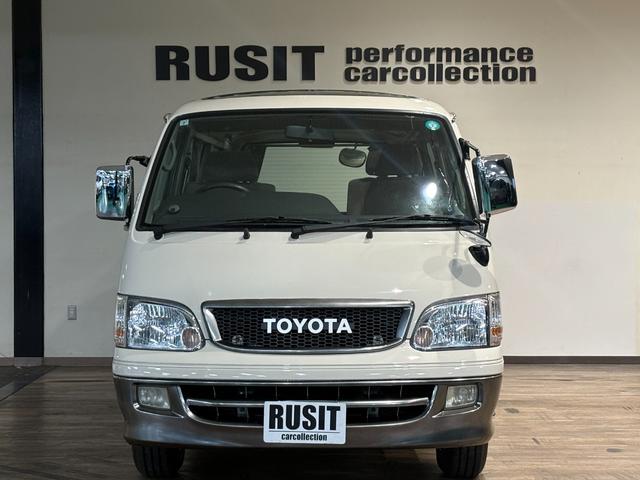 ハイエースワゴン スーパーカスタムG クリームカラー全塗装済み デイトナホイール新品 フルフラット 社外ナビ取付済み 新品ホワイトリボンタイヤ バンパーメッキ調塗装済み カリフォルニアミラー取付済み(9枚目)