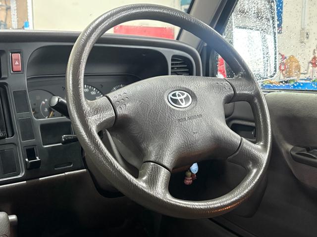 ハイエースワゴン スーパーカスタムG クリームカラー全塗装済み デイトナホイール新品 フルフラット 社外ナビ取付済み 新品ホワイトリボンタイヤ バンパーメッキ調塗装済み カリフォルニアミラー取付済み(14枚目)