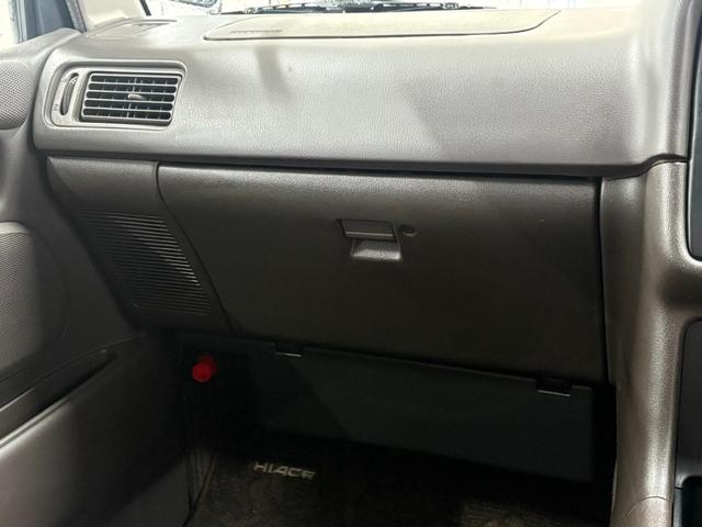 ハイエースワゴン スーパーカスタムG クリームカラー全塗装済み デイトナホイール新品 フルフラット 社外ナビ取付済み 新品ホワイトリボンタイヤ バンパーメッキ調塗装済み カリフォルニアミラー取付済み(16枚目)