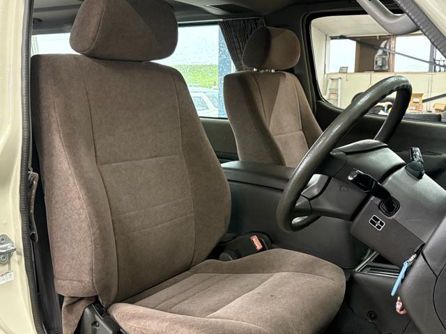 ハイエースワゴン スーパーカスタムG クリームカラー全塗装済み デイトナホイール新品 フルフラット 社外ナビ取付済み 新品ホワイトリボンタイヤ バンパーメッキ調塗装済み カリフォルニアミラー取付済み(19枚目)