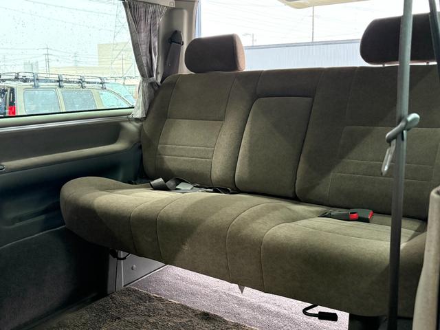 ハイエースワゴン スーパーカスタムG クリームカラー全塗装済み デイトナホイール新品 フルフラット 社外ナビ取付済み 新品ホワイトリボンタイヤ バンパーメッキ調塗装済み カリフォルニアミラー取付済み(26枚目)