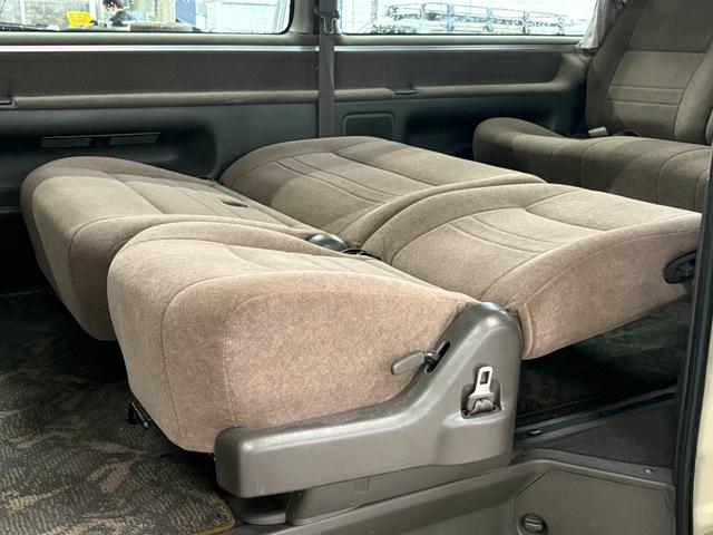 ハイエースワゴン スーパーカスタムG クリームカラー全塗装済み デイトナホイール新品 フルフラット 社外ナビ取付済み 新品ホワイトリボンタイヤ バンパーメッキ調塗装済み カリフォルニアミラー取付済み(28枚目)