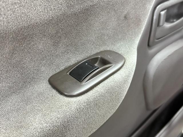 ハイエースワゴン スーパーカスタムG クリームカラー全塗装済み デイトナホイール新品 フルフラット 社外ナビ取付済み 新品ホワイトリボンタイヤ バンパーメッキ調塗装済み カリフォルニアミラー取付済み(38枚目)