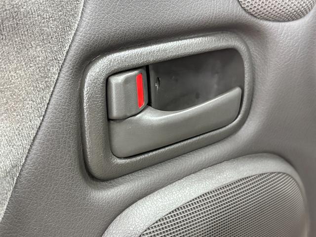 ハイエースワゴン スーパーカスタムG クリームカラー全塗装済み デイトナホイール新品 フルフラット 社外ナビ取付済み 新品ホワイトリボンタイヤ バンパーメッキ調塗装済み カリフォルニアミラー取付済み(39枚目)