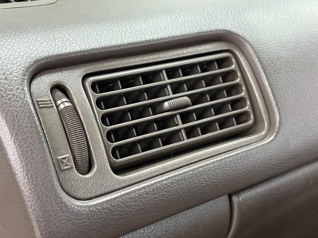 ハイエースワゴン スーパーカスタムG クリームカラー全塗装済み デイトナホイール新品 フルフラット 社外ナビ取付済み 新品ホワイトリボンタイヤ バンパーメッキ調塗装済み カリフォルニアミラー取付済み(40枚目)