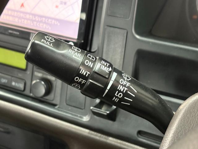 ハイエースワゴン スーパーカスタムG クリームカラー全塗装済み デイトナホイール新品 フルフラット 社外ナビ取付済み 新品ホワイトリボンタイヤ バンパーメッキ調塗装済み カリフォルニアミラー取付済み(46枚目)