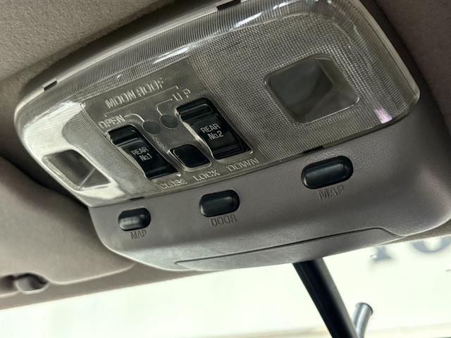 ハイエースワゴン スーパーカスタムG クリームカラー全塗装済み デイトナホイール新品 フルフラット 社外ナビ取付済み 新品ホワイトリボンタイヤ バンパーメッキ調塗装済み カリフォルニアミラー取付済み(49枚目)