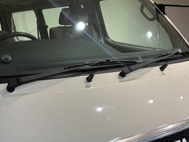 ハイエースワゴン スーパーカスタムG クリームカラー全塗装済み デイトナホイール新品 フルフラット 社外ナビ取付済み 新品ホワイトリボンタイヤ バンパーメッキ調塗装済み カリフォルニアミラー取付済み(56枚目)