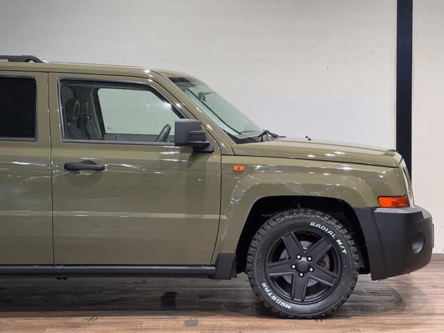ジープ・パトリオット スポーツ　イエローオリーブカラー全塗装済み　４ＷＤ車輌　ＲＡＤＩＡＬ　Ｍ／Ｔタイヤ新品　サイドカメラ　バンパーマットブラック塗装　荷台フルフラット仕様　コーナーレンズオレンジ塗装（46枚目）