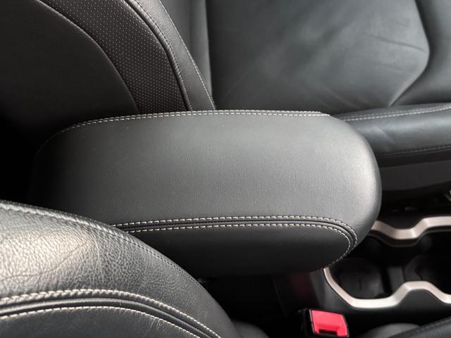 ジープ・レネゲード リミテッド　グレーカラー全塗装済み　革シート　パワーシート　ＲＡＤＩＡＬ　Ｍ／Ｔ新品タイヤ装着　ホイールマットブラック塗装　バックカメラ　Ｂｌｕｅｔｏｏｔｈ機能　クルーズコントロール（47枚目）