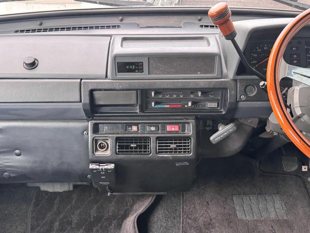 デリボーイ 　クリームカラー全塗装済み　エアコン付き　デイトナホイール　ＮＡＮＫＡＮＧタイヤ　木目調シート　ナルディハンドル　ＡＴ車輌　ＥＴＣ（16枚目）