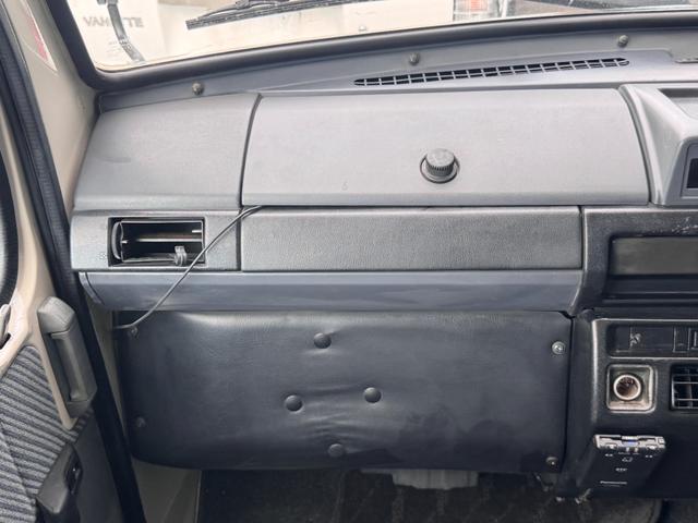 デリボーイ 　クリームカラー全塗装済み　エアコン付き　デイトナホイール　ＮＡＮＫＡＮＧタイヤ　木目調シート　ナルディハンドル　ＡＴ車輌　ＥＴＣ（17枚目）