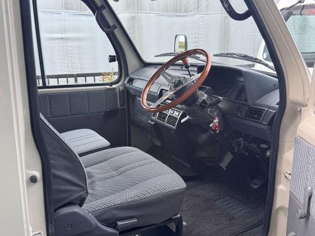 デリボーイ 　クリームカラー全塗装済み　エアコン付き　デイトナホイール　ＮＡＮＫＡＮＧタイヤ　木目調シート　ナルディハンドル　ＡＴ車輌　ＥＴＣ（18枚目）