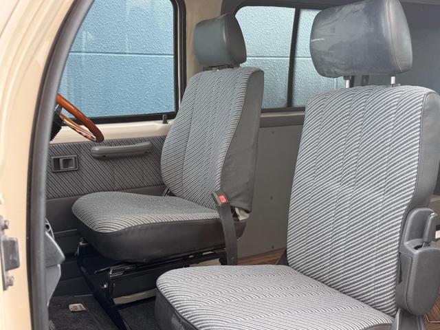 デリボーイ 　クリームカラー全塗装済み　エアコン付き　デイトナホイール　ＮＡＮＫＡＮＧタイヤ　木目調シート　ナルディハンドル　ＡＴ車輌　ＥＴＣ（25枚目）