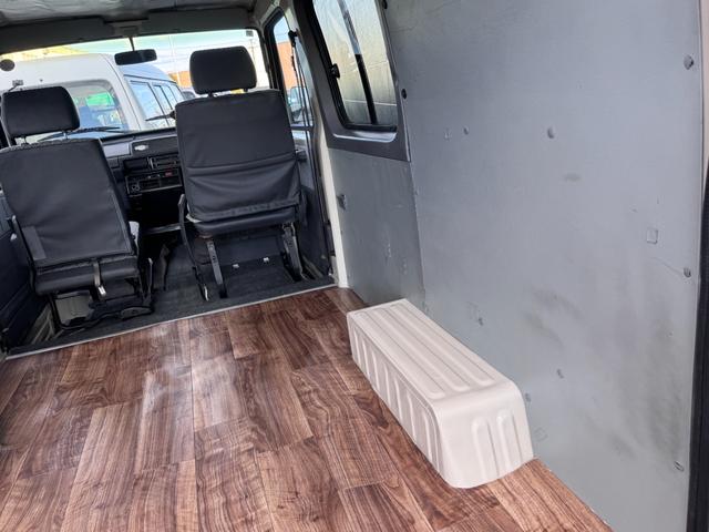 デリボーイ 　クリームカラー全塗装済み　エアコン付き　デイトナホイール　ＮＡＮＫＡＮＧタイヤ　木目調シート　ナルディハンドル　ＡＴ車輌　ＥＴＣ（28枚目）