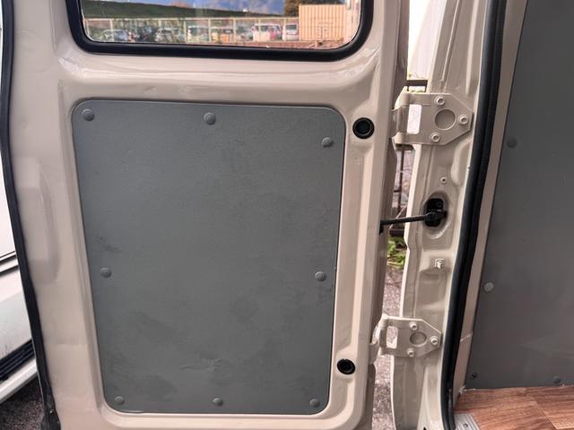 デリボーイ 　クリームカラー全塗装済み　エアコン付き　デイトナホイール　ＮＡＮＫＡＮＧタイヤ　木目調シート　ナルディハンドル　ＡＴ車輌　ＥＴＣ（29枚目）