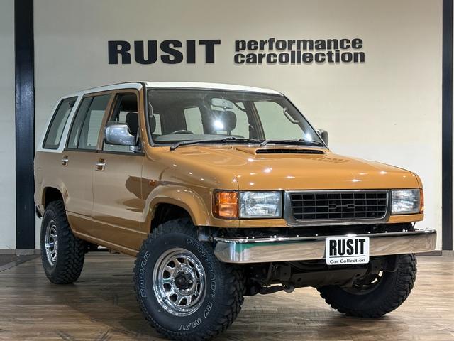 ビッグホーン キャメル ホワイトツートン全塗装済み 4WD車輛 デイトナホイール RENEGADE新品タイヤ 3ナンバー登録車輛 メッキ調ミラー ドアノブ メッキバンパー(2枚目)