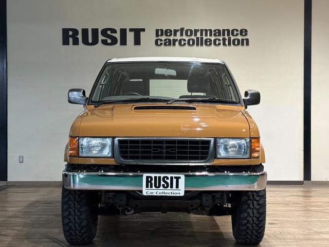 ビッグホーン キャメル ホワイトツートン全塗装済み 4WD車輛 デイトナホイール RENEGADE新品タイヤ 3ナンバー登録車輛 メッキ調ミラー ドアノブ メッキバンパー(9枚目)