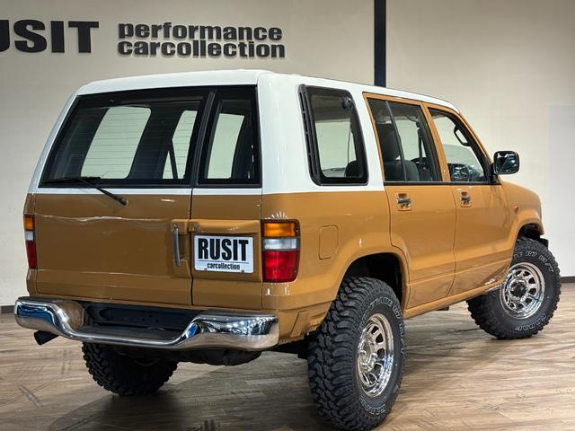 ビッグホーン キャメル ホワイトツートン全塗装済み 4WD車輛 デイトナホイール RENEGADE新品タイヤ 3ナンバー登録車輛 メッキ調ミラー ドアノブ メッキバンパー(10枚目)