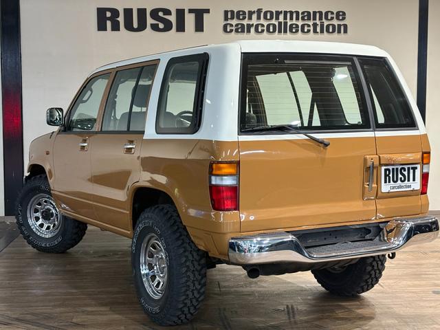 ビッグホーン キャメル ホワイトツートン全塗装済み 4WD車輛 デイトナホイール RENEGADE新品タイヤ 3ナンバー登録車輛 メッキ調ミラー ドアノブ メッキバンパー(12枚目)