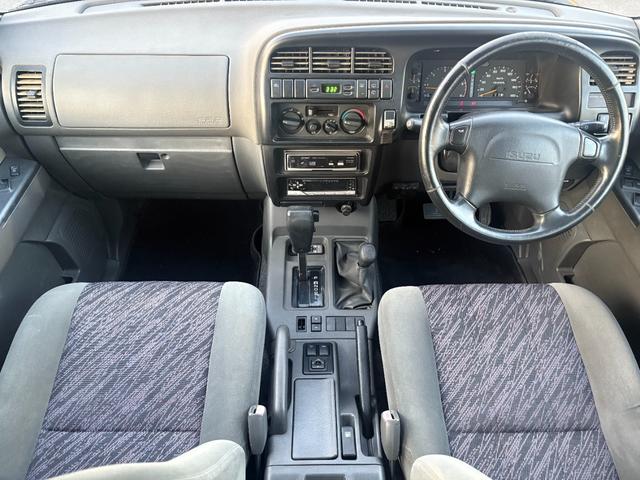 ビッグホーン キャメル ホワイトツートン全塗装済み 4WD車輛 デイトナホイール RENEGADE新品タイヤ 3ナンバー登録車輛 メッキ調ミラー ドアノブ メッキバンパー(13枚目)