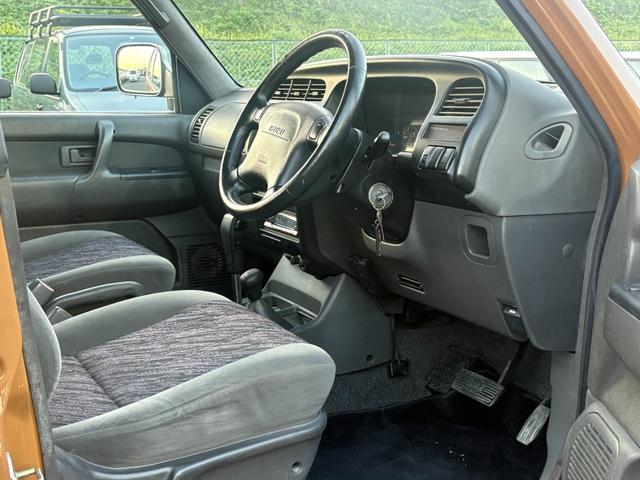 ビッグホーン キャメル ホワイトツートン全塗装済み 4WD車輛 デイトナホイール RENEGADE新品タイヤ 3ナンバー登録車輛 メッキ調ミラー ドアノブ メッキバンパー(15枚目)