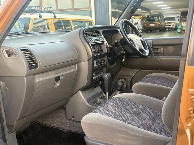 ビッグホーン キャメル ホワイトツートン全塗装済み 4WD車輛 デイトナホイール RENEGADE新品タイヤ 3ナンバー登録車輛 メッキ調ミラー ドアノブ メッキバンパー(19枚目)