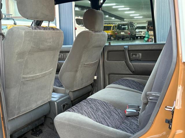 ビッグホーン キャメル ホワイトツートン全塗装済み 4WD車輛 デイトナホイール RENEGADE新品タイヤ 3ナンバー登録車輛 メッキ調ミラー ドアノブ メッキバンパー(23枚目)