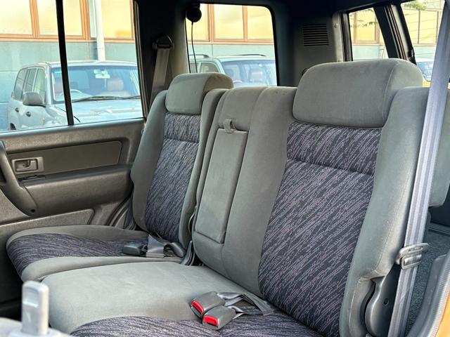 ビッグホーン キャメル ホワイトツートン全塗装済み 4WD車輛 デイトナホイール RENEGADE新品タイヤ 3ナンバー登録車輛 メッキ調ミラー ドアノブ メッキバンパー(25枚目)