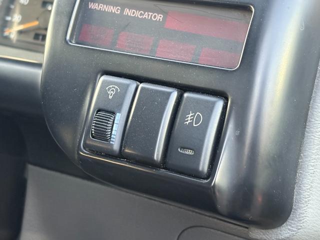 ビッグホーン キャメル ホワイトツートン全塗装済み 4WD車輛 デイトナホイール RENEGADE新品タイヤ 3ナンバー登録車輛 メッキ調ミラー ドアノブ メッキバンパー(33枚目)