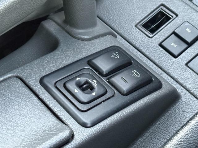 ビッグホーン キャメル ホワイトツートン全塗装済み 4WD車輛 デイトナホイール RENEGADE新品タイヤ 3ナンバー登録車輛 メッキ調ミラー ドアノブ メッキバンパー(34枚目)