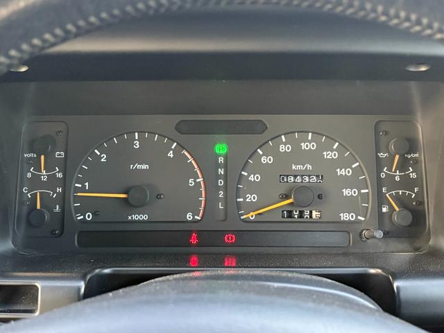 ビッグホーン キャメル ホワイトツートン全塗装済み 4WD車輛 デイトナホイール RENEGADE新品タイヤ 3ナンバー登録車輛 メッキ調ミラー ドアノブ メッキバンパー(35枚目)