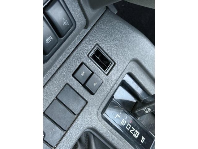 ビッグホーン キャメル ホワイトツートン全塗装済み 4WD車輛 デイトナホイール RENEGADE新品タイヤ 3ナンバー登録車輛 メッキ調ミラー ドアノブ メッキバンパー(41枚目)