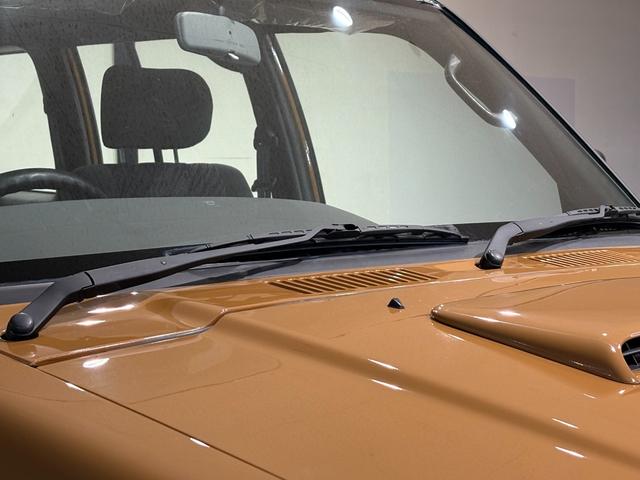 ビッグホーン キャメル ホワイトツートン全塗装済み 4WD車輛 デイトナホイール RENEGADE新品タイヤ 3ナンバー登録車輛 メッキ調ミラー ドアノブ メッキバンパー(47枚目)