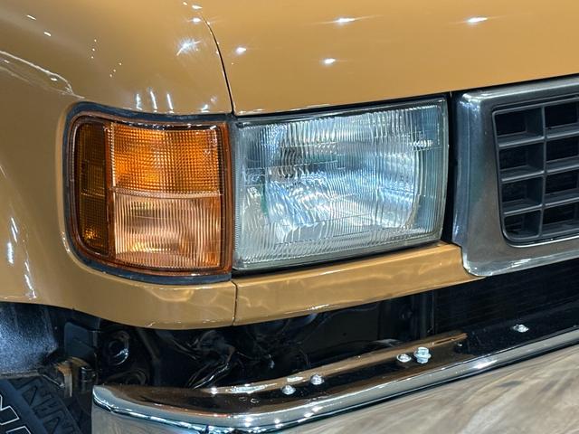 ビッグホーン キャメル ホワイトツートン全塗装済み 4WD車輛 デイトナホイール RENEGADE新品タイヤ 3ナンバー登録車輛 メッキ調ミラー ドアノブ メッキバンパー(49枚目)