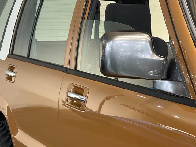 ビッグホーン キャメル ホワイトツートン全塗装済み 4WD車輛 デイトナホイール RENEGADE新品タイヤ 3ナンバー登録車輛 メッキ調ミラー ドアノブ メッキバンパー(51枚目)