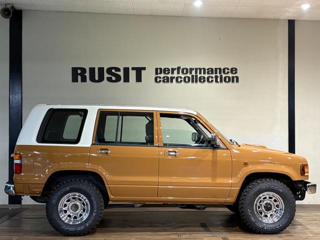 ビッグホーン キャメル ホワイトツートン全塗装済み 4WD車輛 デイトナホイール RENEGADE新品タイヤ 3ナンバー登録車輛 メッキ調ミラー ドアノブ メッキバンパー(52枚目)