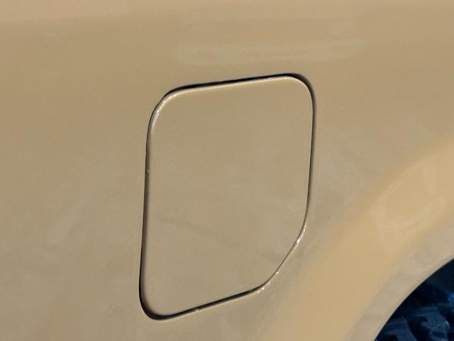 ビッグホーン キャメル ホワイトツートン全塗装済み 4WD車輛 デイトナホイール RENEGADE新品タイヤ 3ナンバー登録車輛 メッキ調ミラー ドアノブ メッキバンパー(58枚目)