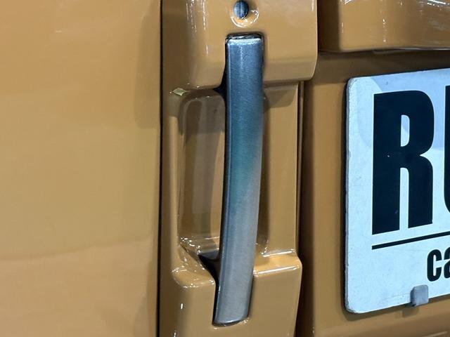 ビッグホーン キャメル ホワイトツートン全塗装済み 4WD車輛 デイトナホイール RENEGADE新品タイヤ 3ナンバー登録車輛 メッキ調ミラー ドアノブ メッキバンパー(60枚目)