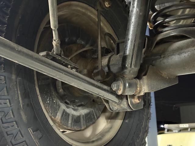 ビッグホーン キャメル ホワイトツートン全塗装済み 4WD車輛 デイトナホイール RENEGADE新品タイヤ 3ナンバー登録車輛 メッキ調ミラー ドアノブ メッキバンパー(69枚目)