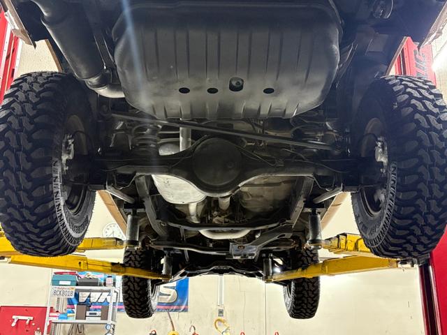 ビッグホーン キャメル ホワイトツートン全塗装済み 4WD車輛 デイトナホイール RENEGADE新品タイヤ 3ナンバー登録車輛 メッキ調ミラー ドアノブ メッキバンパー(73枚目)