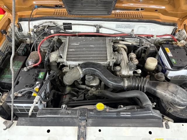 ビッグホーン キャメル ホワイトツートン全塗装済み 4WD車輛 デイトナホイール RENEGADE新品タイヤ 3ナンバー登録車輛 メッキ調ミラー ドアノブ メッキバンパー(74枚目)