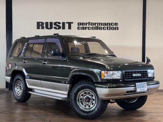 ビッグホーン ハンドリングバイロータスＳＥ　ロング　オリジナルカラー　ＮＯＸ適合車輌　４ＷＤ車輌　デイトナメッキホイール　ＲＥＮＥＧＡＤＥ新品タイヤ　いすゞエンブレム　リアラダー　シートヒーター　タイミングベルト交換済み１１０５５７ｋｍ時点（2枚目）