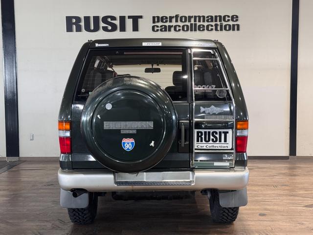 ビッグホーン ハンドリングバイロータスＳＥ　ロング　オリジナルカラー　ＮＯＸ適合車輌　４ＷＤ車輌　デイトナメッキホイール　ＲＥＮＥＧＡＤＥ新品タイヤ　いすゞエンブレム　リアラダー　シートヒーター　タイミングベルト交換済み１１０５５７ｋｍ時点（11枚目）